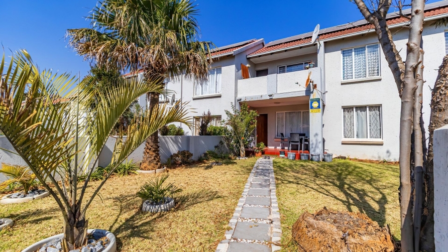 3 Bedroom Property for Sale in Glen Marais Gauteng
