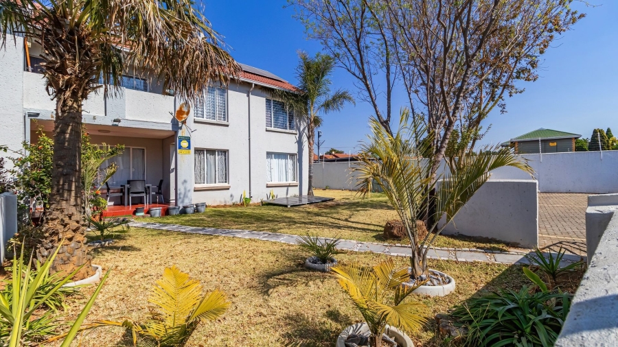 3 Bedroom Property for Sale in Glen Marais Gauteng