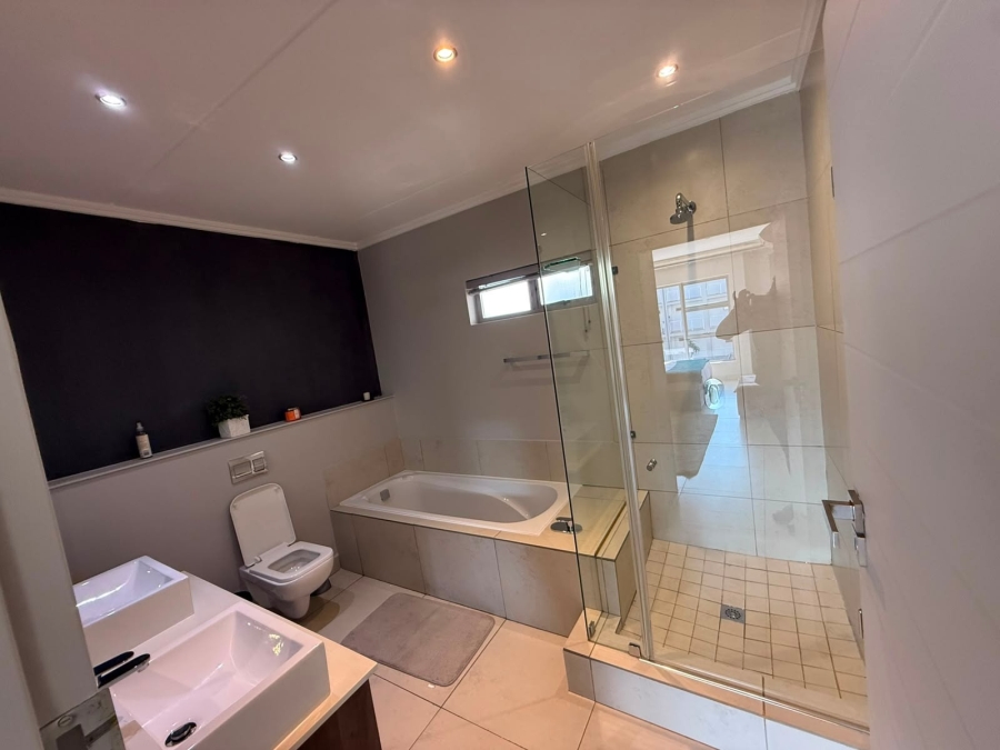 To Let 2 Bedroom Property for Rent in Sandown Gauteng