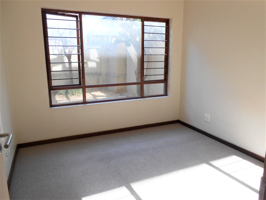 1 Bedroom Property for Sale in Lonehill Gauteng