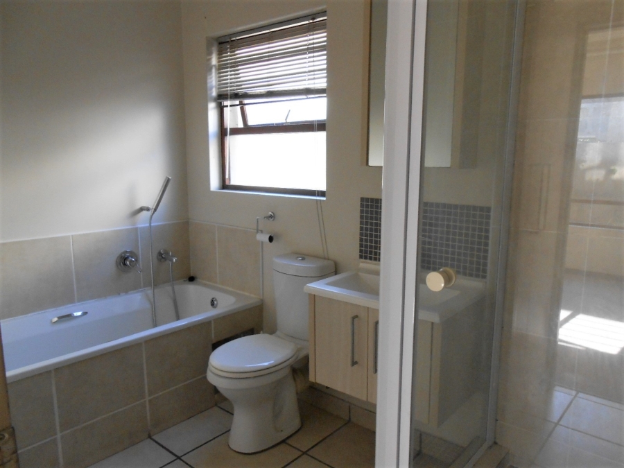 1 Bedroom Property for Sale in Lonehill Gauteng