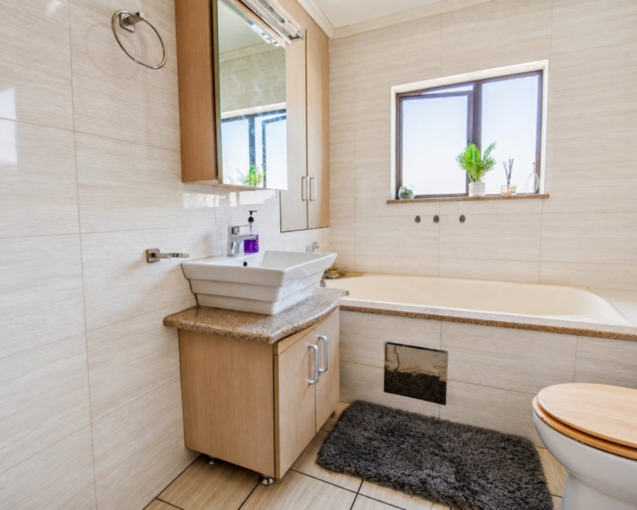 2 Bedroom Property for Sale in Noordwyk Gauteng
