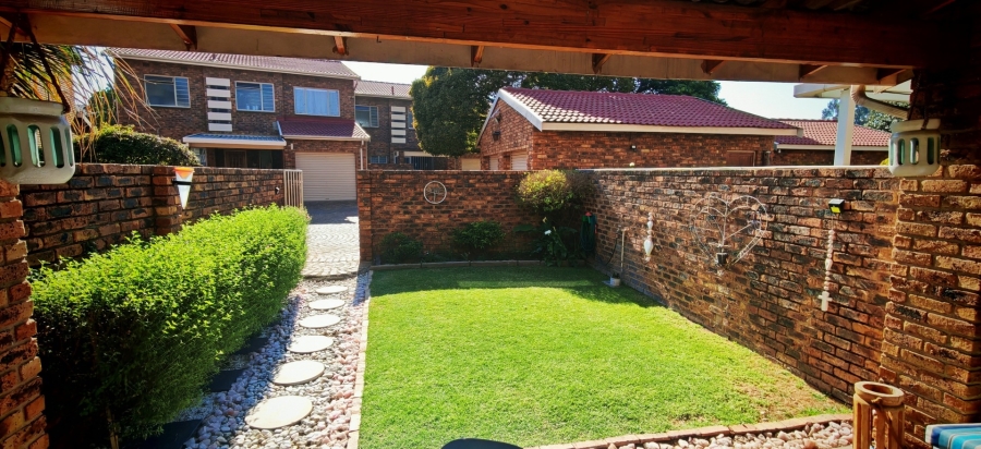 2 Bedroom Property for Sale in Brackenhurst Gauteng