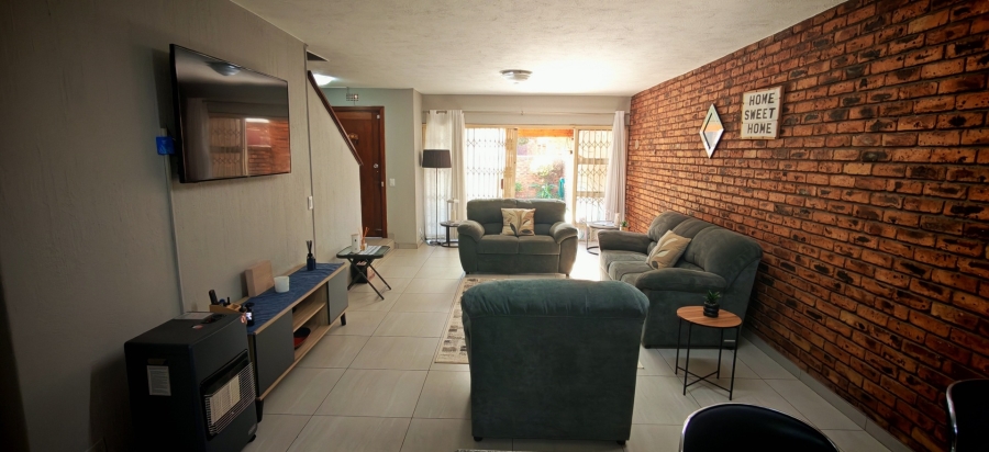 2 Bedroom Property for Sale in Brackenhurst Gauteng