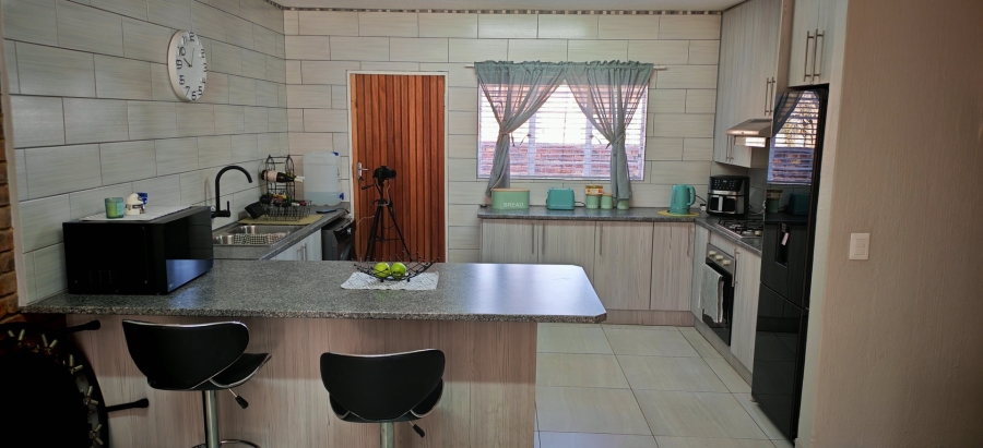 2 Bedroom Property for Sale in Brackenhurst Gauteng