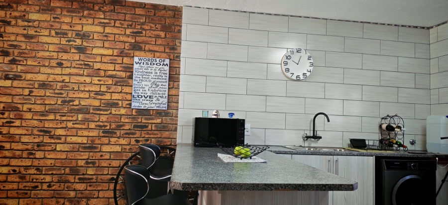 2 Bedroom Property for Sale in Brackenhurst Gauteng