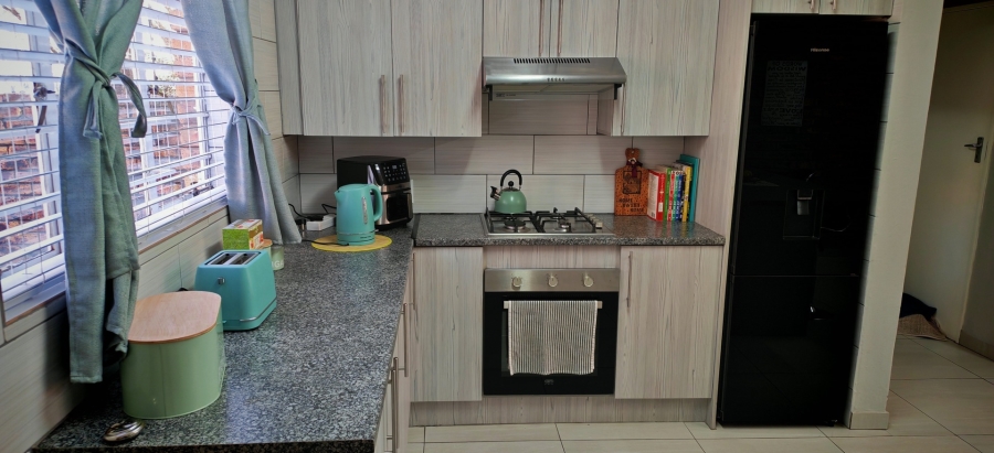 2 Bedroom Property for Sale in Brackenhurst Gauteng
