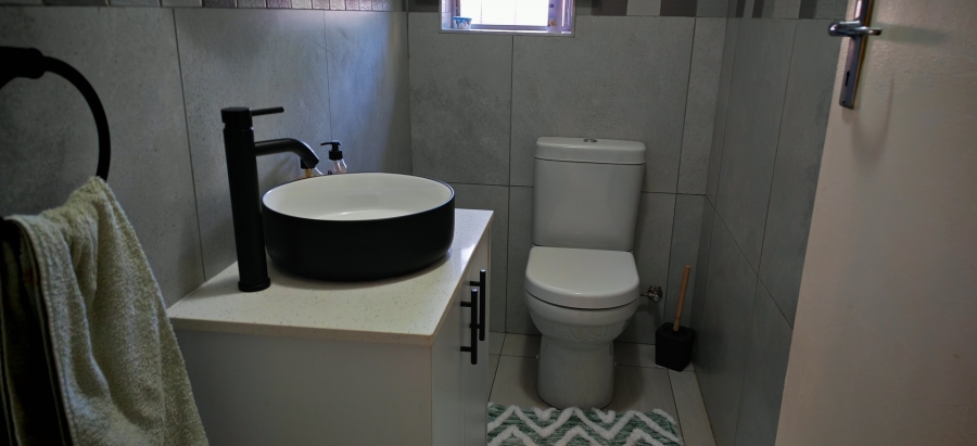 2 Bedroom Property for Sale in Brackenhurst Gauteng