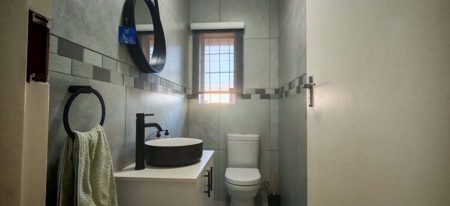 2 Bedroom Property for Sale in Brackenhurst Gauteng