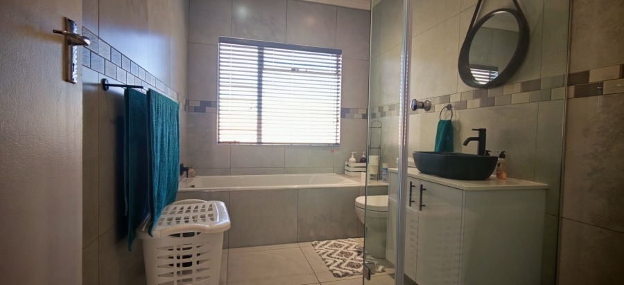 2 Bedroom Property for Sale in Brackenhurst Gauteng