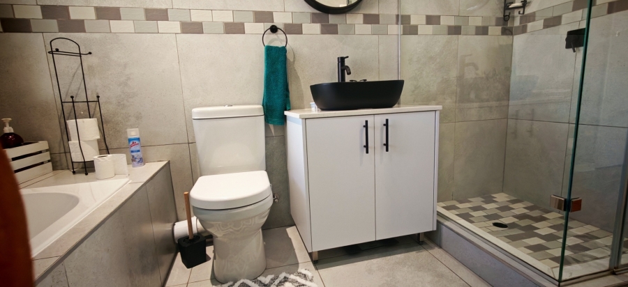 2 Bedroom Property for Sale in Brackenhurst Gauteng
