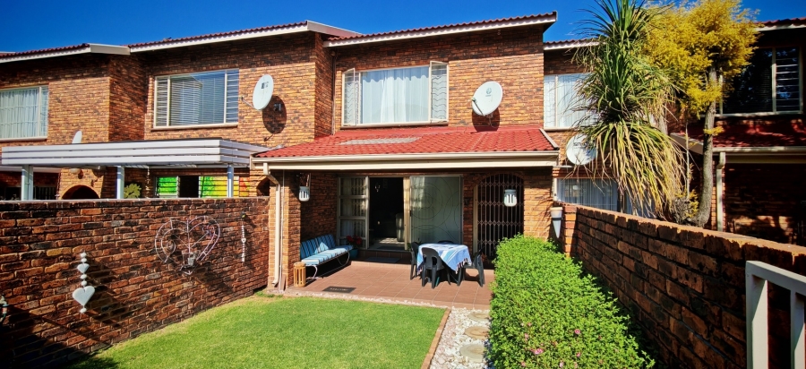 2 Bedroom Property for Sale in Brackenhurst Gauteng