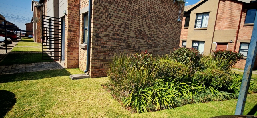 2 Bedroom Property for Sale in Albertsdal Gauteng
