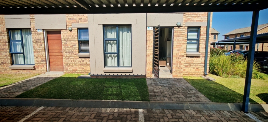 2 Bedroom Property for Sale in Albertsdal Gauteng