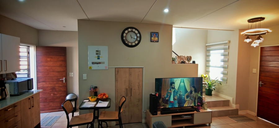2 Bedroom Property for Sale in Albertsdal Gauteng
