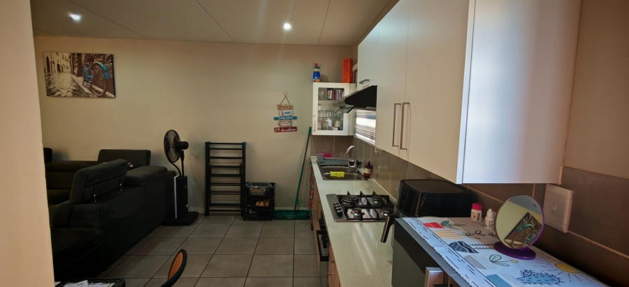 2 Bedroom Property for Sale in Albertsdal Gauteng