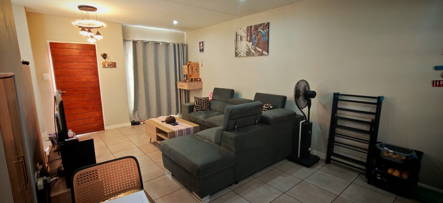 2 Bedroom Property for Sale in Albertsdal Gauteng