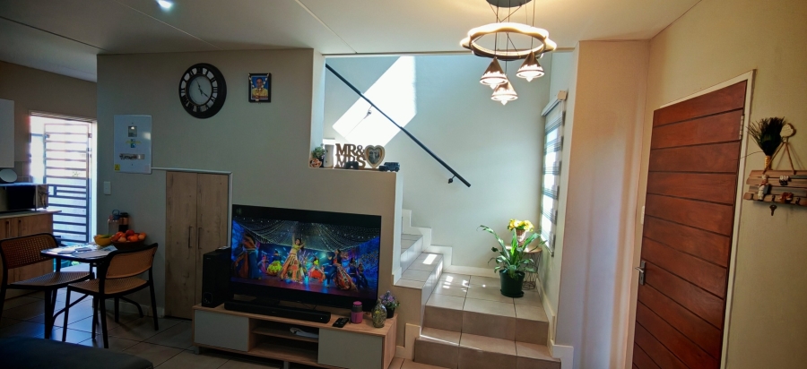 2 Bedroom Property for Sale in Albertsdal Gauteng