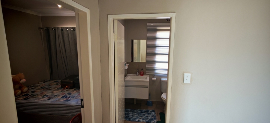 2 Bedroom Property for Sale in Albertsdal Gauteng