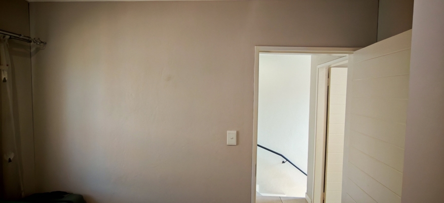 2 Bedroom Property for Sale in Albertsdal Gauteng