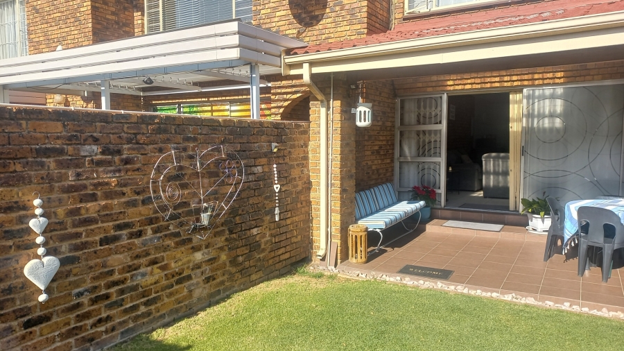 2 Bedroom Property for Sale in Brackenhurst Gauteng