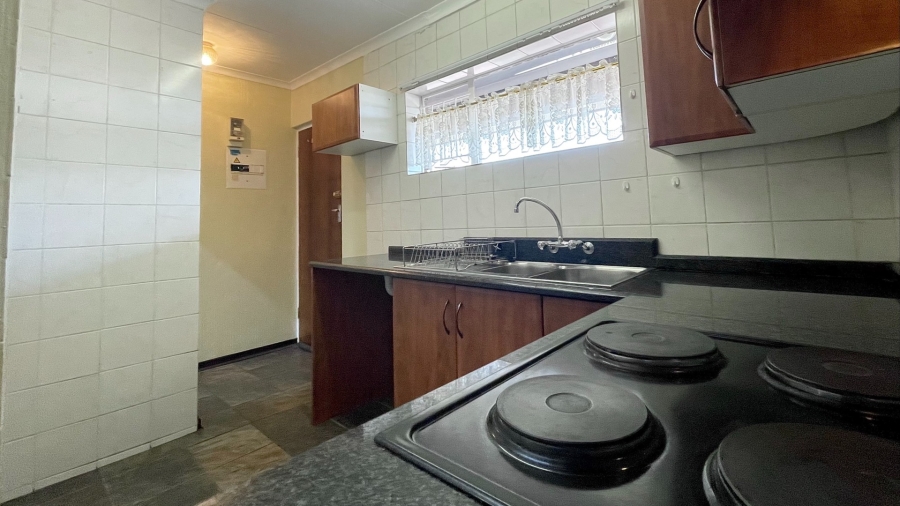 1 Bedroom Property for Sale in Linden Gauteng