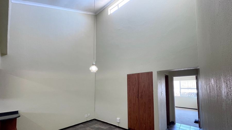 1 Bedroom Property for Sale in Linden Gauteng