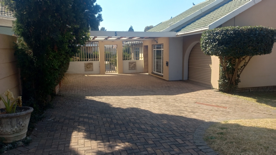 3 Bedroom Property for Sale in Brackendowns Gauteng