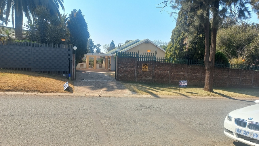 3 Bedroom Property for Sale in Brackendowns Gauteng