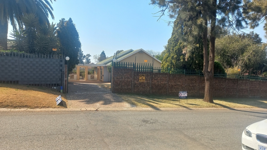 3 Bedroom Property for Sale in Brackendowns Gauteng