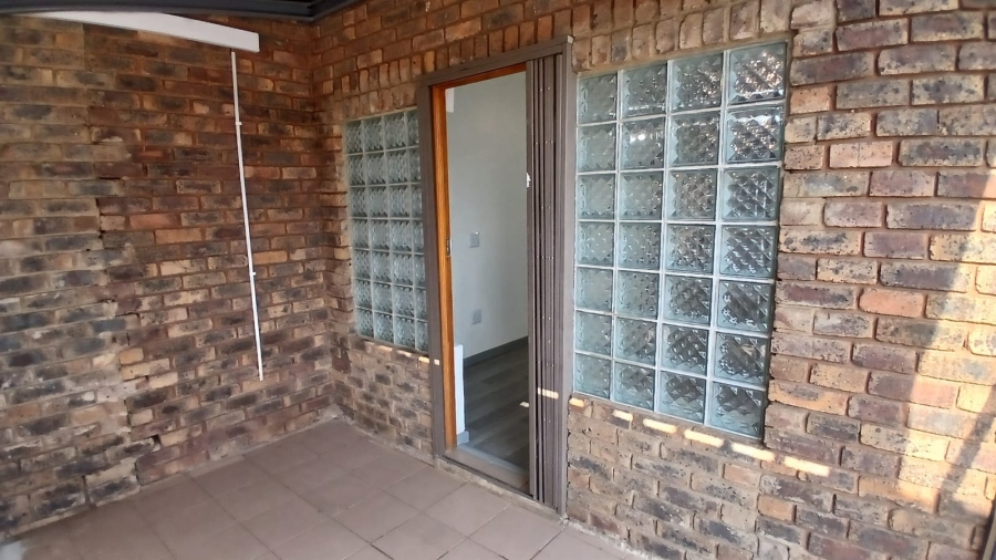 1 Bedroom Property for Sale in Wierda Park Gauteng