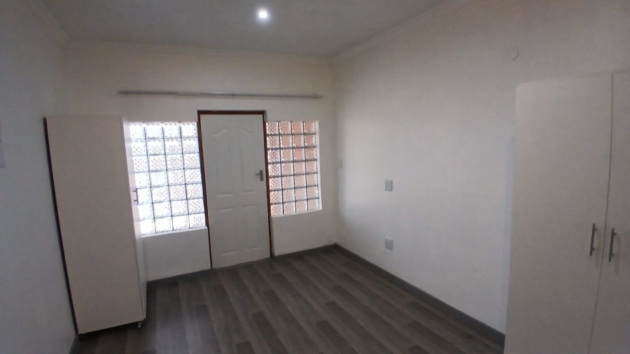 1 Bedroom Property for Sale in Wierda Park Gauteng