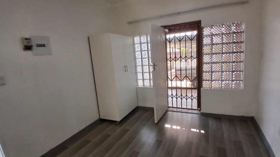 1 Bedroom Property for Sale in Wierda Park Gauteng