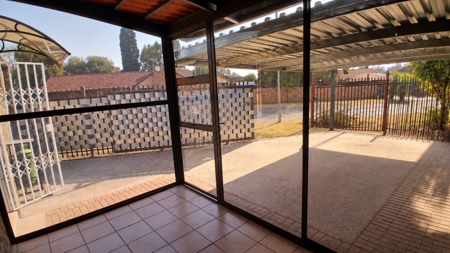 1 Bedroom Property for Sale in Wierda Park Gauteng