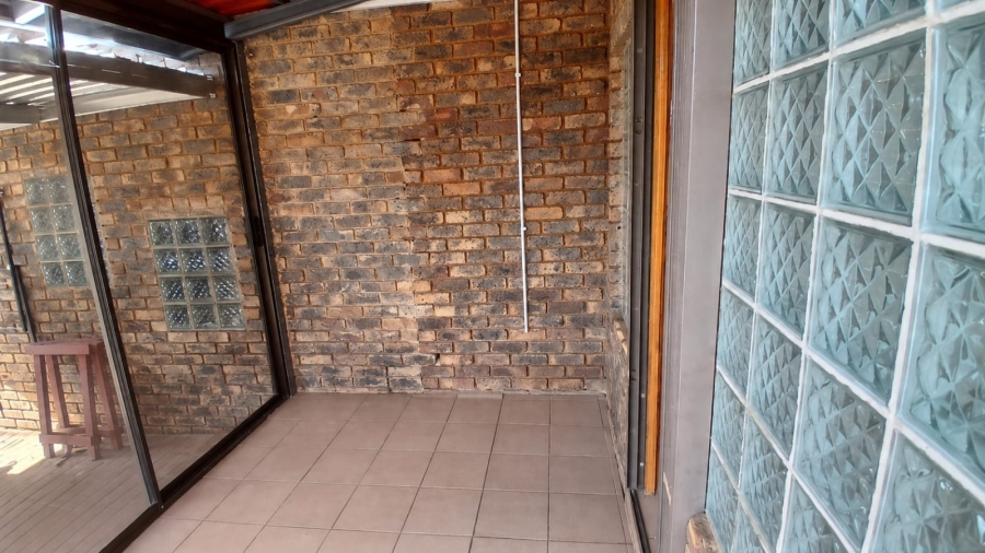 1 Bedroom Property for Sale in Wierda Park Gauteng