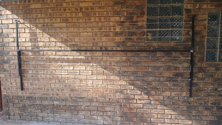 1 Bedroom Property for Sale in Wierda Park Gauteng
