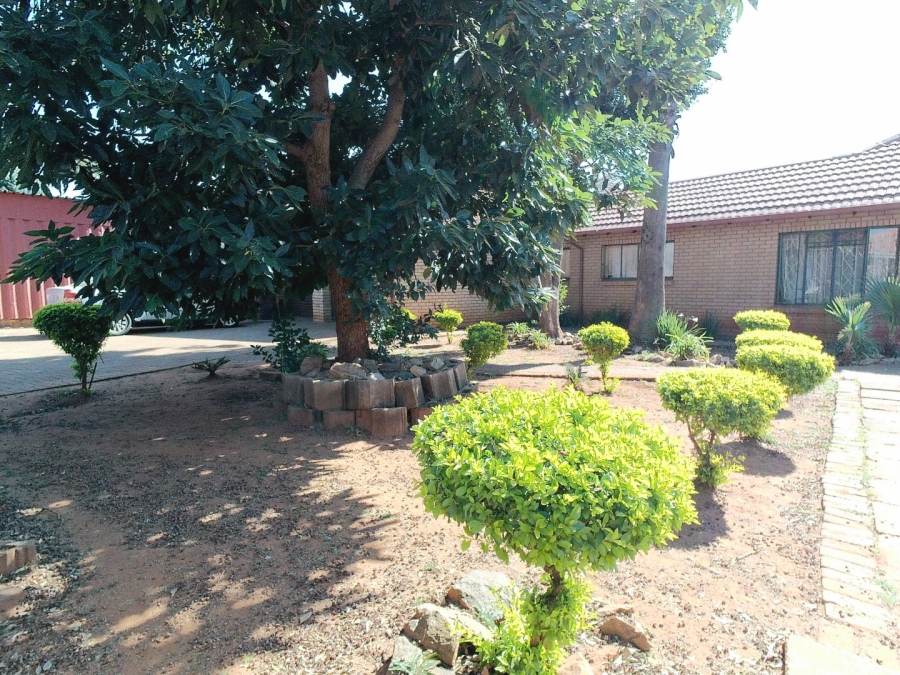 5 Bedroom Property for Sale in The Orchards Gauteng