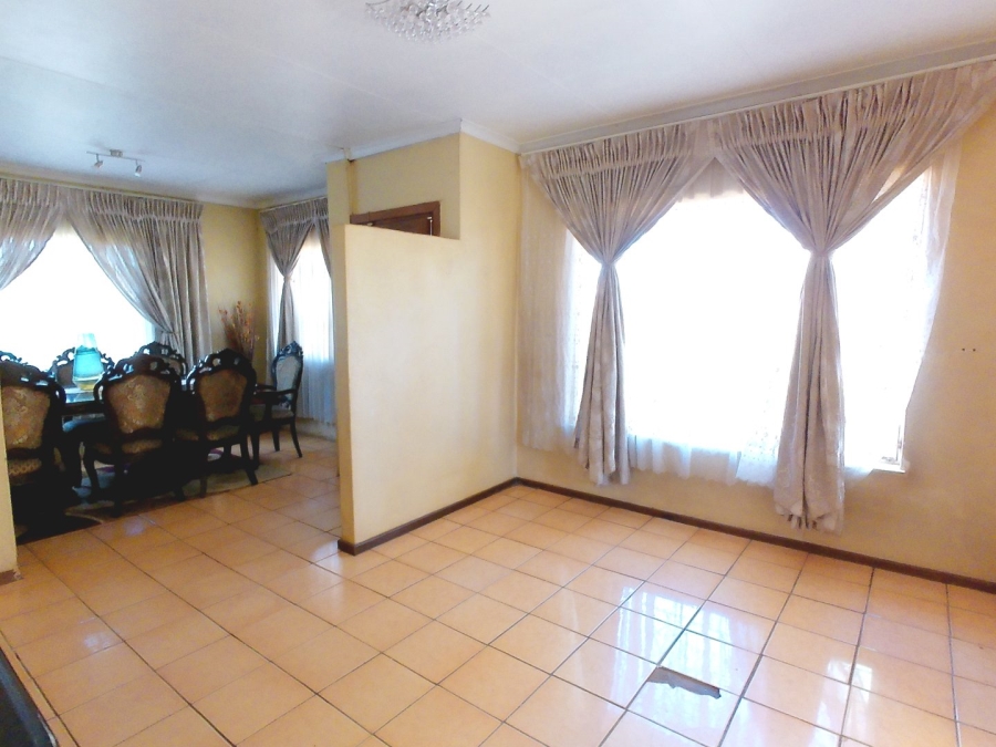 5 Bedroom Property for Sale in The Orchards Gauteng