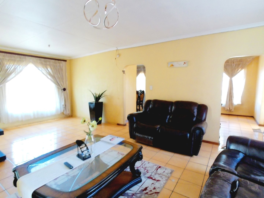 5 Bedroom Property for Sale in The Orchards Gauteng