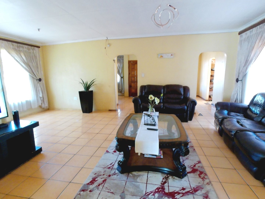 5 Bedroom Property for Sale in The Orchards Gauteng