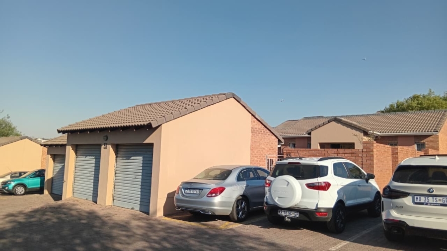 3 Bedroom Property for Sale in Noordwyk Gauteng