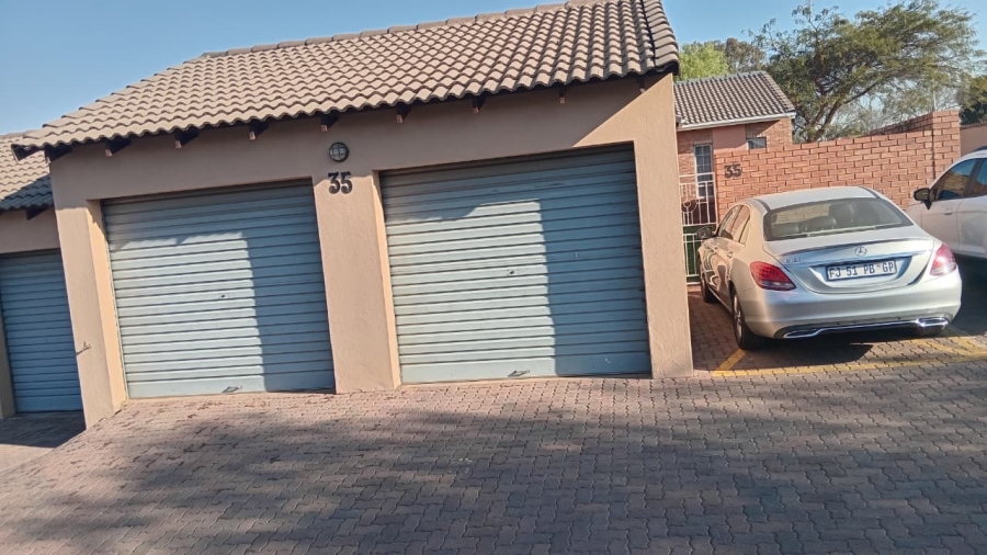 3 Bedroom Property for Sale in Noordwyk Gauteng