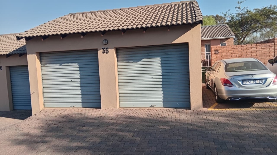3 Bedroom Property for Sale in Noordwyk Gauteng