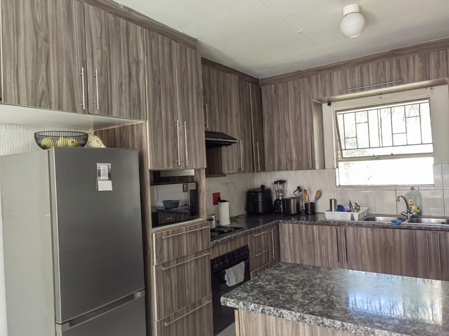 2 Bedroom Property for Sale in Vorna Valley Gauteng