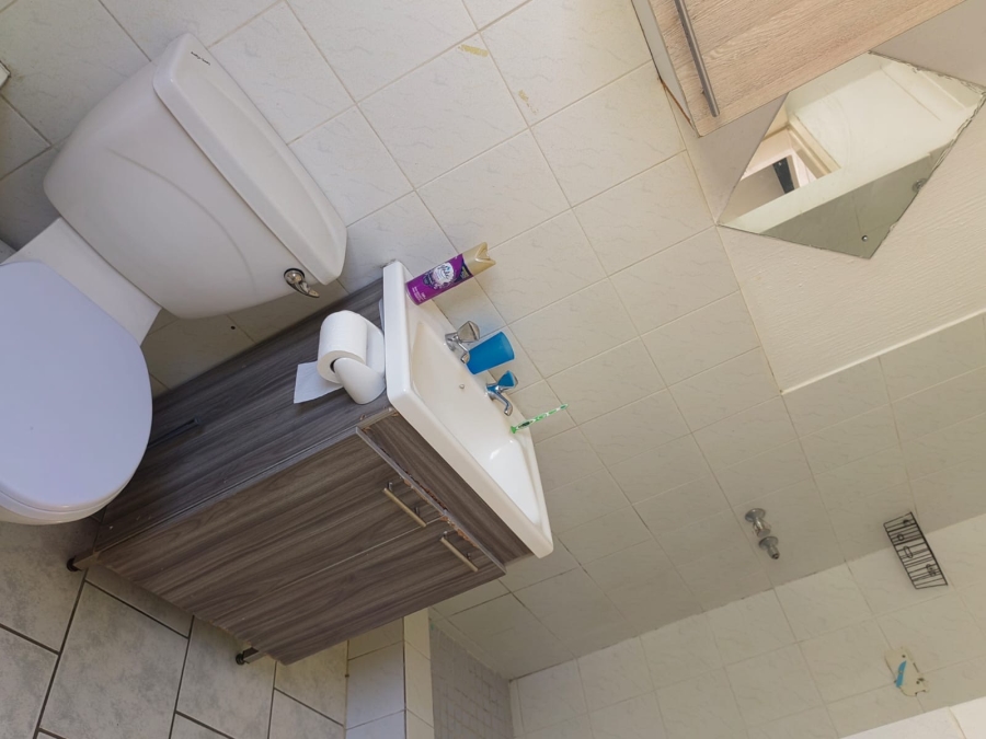 2 Bedroom Property for Sale in Vorna Valley Gauteng