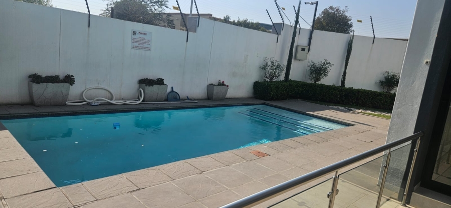 2 Bedroom Property for Sale in Vorna Valley Gauteng