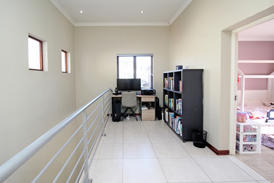 3 Bedroom Property for Sale in Broadacres Gauteng