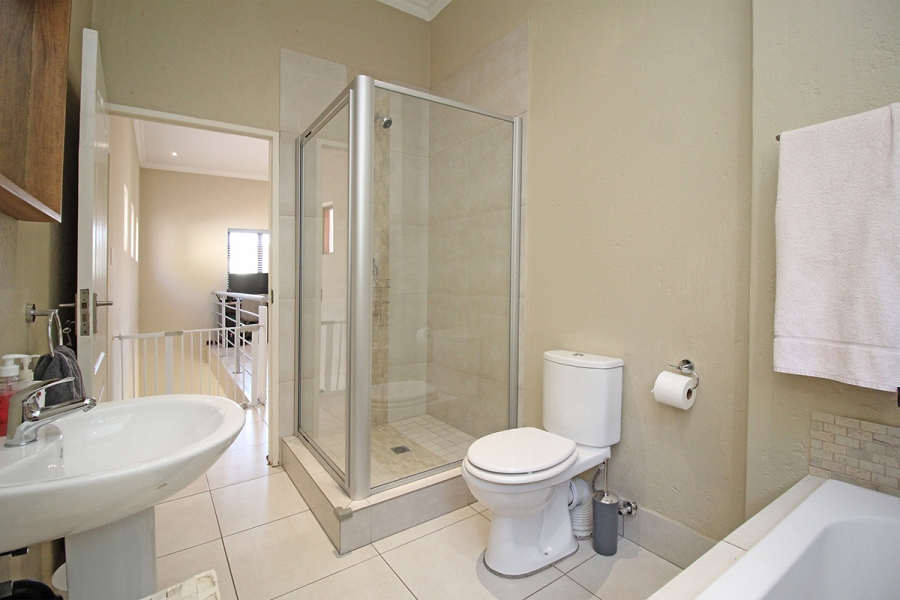3 Bedroom Property for Sale in Broadacres Gauteng