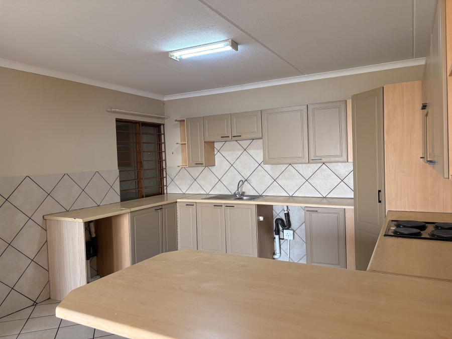 To Let 2 Bedroom Property for Rent in Constantia Kloof Gauteng