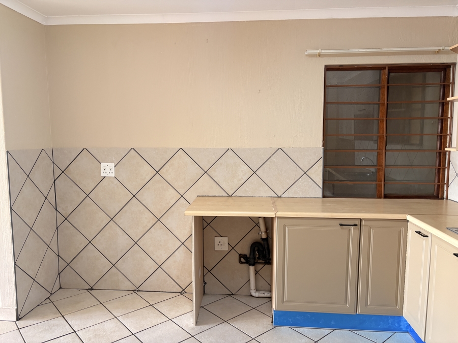 To Let 2 Bedroom Property for Rent in Constantia Kloof Gauteng